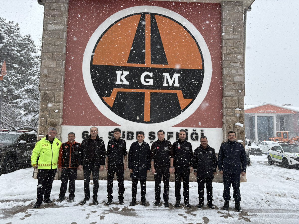 Ulaştırma ve Altyapı Bakanlığı Bakan Yardımcısı Osman Boyraz, ilçemizde yoğun kar yağışı nedeniyle yapılan çalışmaları yerinde inceleyerek görevli personellere teşekkür etti.
<a href="/kayserivaliligi/">T.C.Kayseri Valiliği</a> 
<a href="/gokmen_cicek_/">Gökmen Çiçek</a>