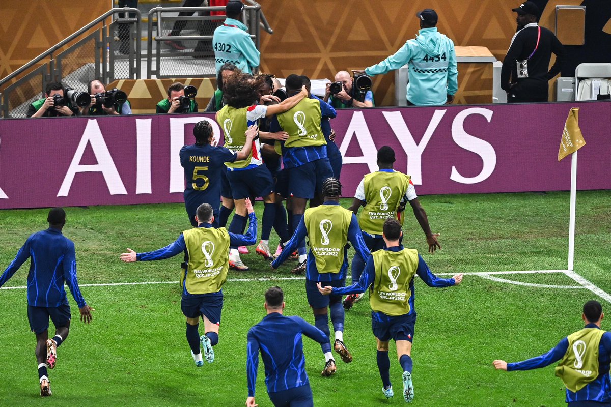 _BeFootball's tweet photo. 🌟 2026… 𝗟’𝗔𝗡𝗡𝗘́𝗘 𝗢𝗨̀ 𝗠𝗕𝗔𝗣𝗣𝗘́ 𝗩𝗔 𝗘𝗡𝗖𝗢𝗥𝗘 𝗠𝗔𝗥𝗤𝗨𝗘𝗥 𝗟’𝗛𝗜𝗦𝗧𝗢𝗜𝗥𝗘 𝗘𝗡 𝗖𝗢𝗨𝗣𝗘 𝗗𝗨 𝗠𝗢𝗡𝗗𝗘 🌍🇫🇷 

👉 Il est déjà le MEILLEUR BUTEUR de l’histoire des finales avec 4 buts (😭)

👉 Mbappé 🇫🇷 peut aussi devenir 𝗟𝗘 𝗠𝗘𝗜𝗟𝗟𝗘𝗨𝗥 𝗕𝗨𝗧𝗘𝗨𝗥 𝗗𝗘 𝗟’𝗛𝗜𝗦𝗧𝗢𝗜𝗥𝗘 de la compétition 😳🌍 (5 buts et c’est réglé)

1️⃣🇩🇪 Klose : 16 ⚽️ en 24 matchs
2️⃣🇧🇷 R9 : 15 ⚽️ en 19 matchs
3️⃣🇩🇪 Gerd Müller : 14 ⚽️ en 13 matchs
4️⃣🇫🇷 Fontaine : 13 ⚽️ en 6 matchs (𝗽𝘁𝗱𝗿)
4️⃣🇦🇷 Messi : 13 ⚽️ en 26 matchs
5️⃣🇫🇷 𝗠𝗯𝗮𝗽𝗽𝗲́ : 𝟭𝟮 ⚽️ 𝗲𝗻 𝟭𝟰 𝗺𝗮𝘁𝗰𝗵𝘀
5️⃣🇧🇷 Pelé : 12 ⚽️ en 14 matchs 

Année Coupe du Monde 🟰 il retrouve ses pouvoirs.