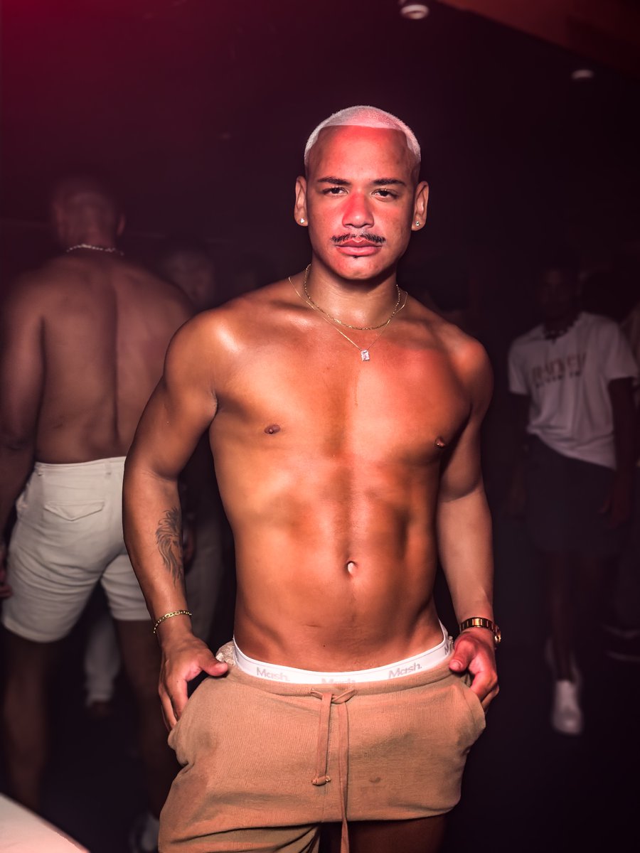 #BlackCat ABERTO em noite de Réveillon para apimentar sua quarta🔥! VEM curtir com a gente!!! 🐈‍⬛🍹Fotos em tempo (01/01) 📸 (@_adeevan)