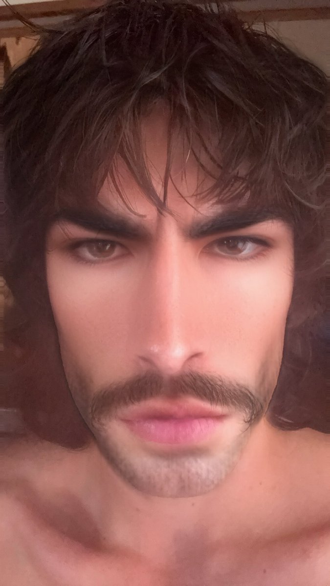 c194729's tweet image. social media isnt real so to start off 2026 here’s a cute unfiltered pic i took ❤️