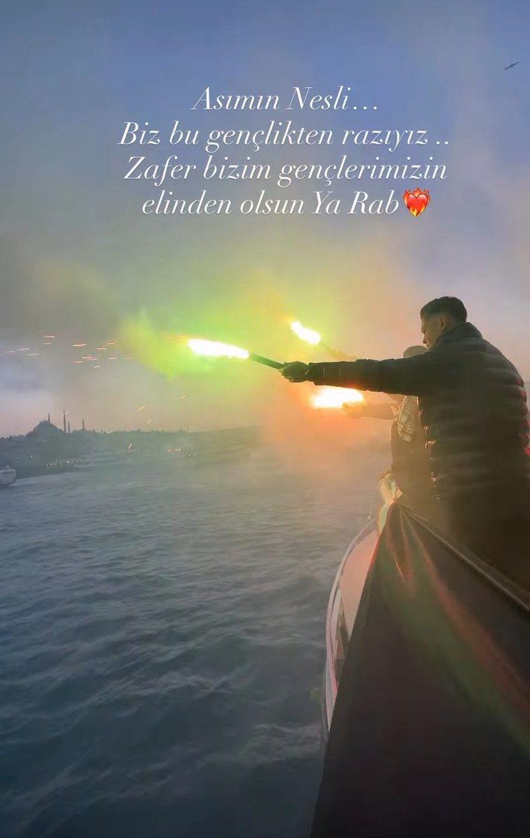 Yeni yılın ilk gününde yüz binler Gazze için,
Galata Köprüsü'nde buluştu🇹🇷🇵🇸✌️

#GazzeÇağrısı
#JusticeForGaza