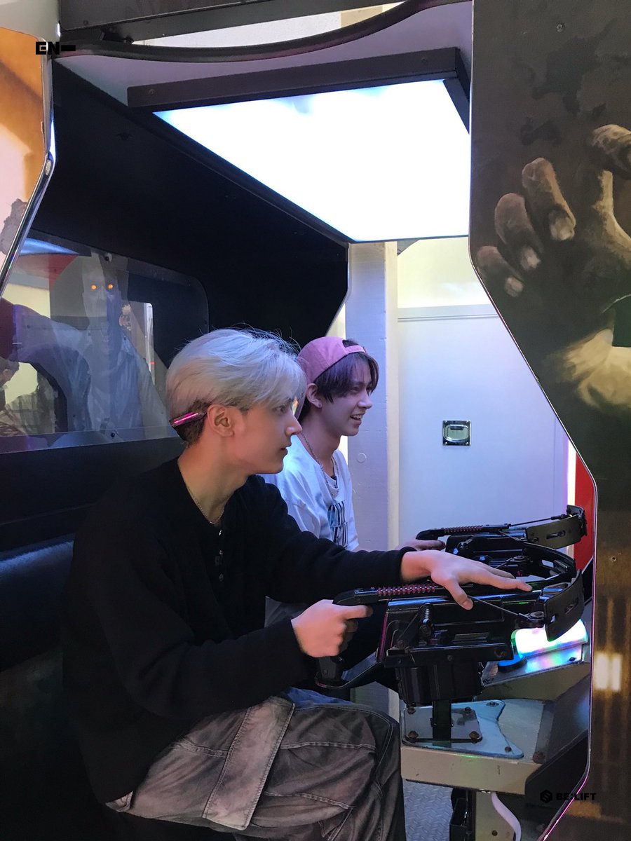 amanhj10's tweet image. 아니 이제 십년즈라고? 거짓말