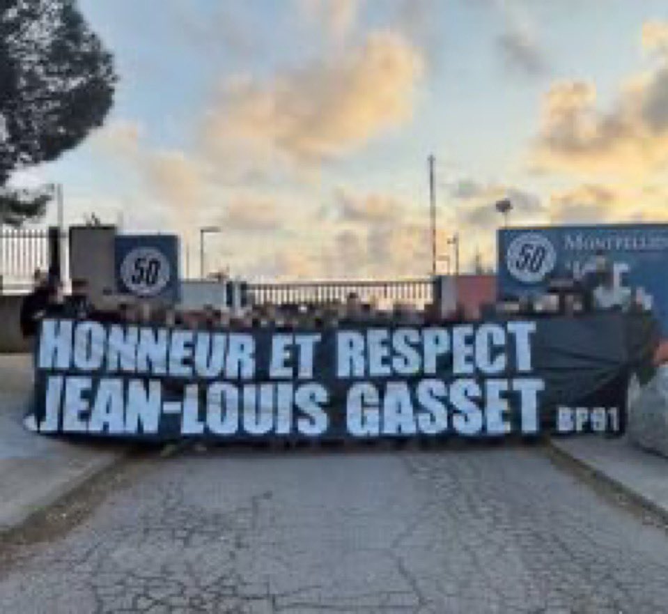 letrapdu34's tweet photo. Au revoir Jean-Louis. Merci pour ton affection, ta gentillesse et tout ce que tu m’as appris. Je n’oublierai jamais. On rediscutera tactique autour d’un verre là haut dans quelques années. Mais d’ici là, j’essaierai de m’appuyer sur ton héritage footballistique et humain 🧡💙 https://t.co/16WMNuR1y5