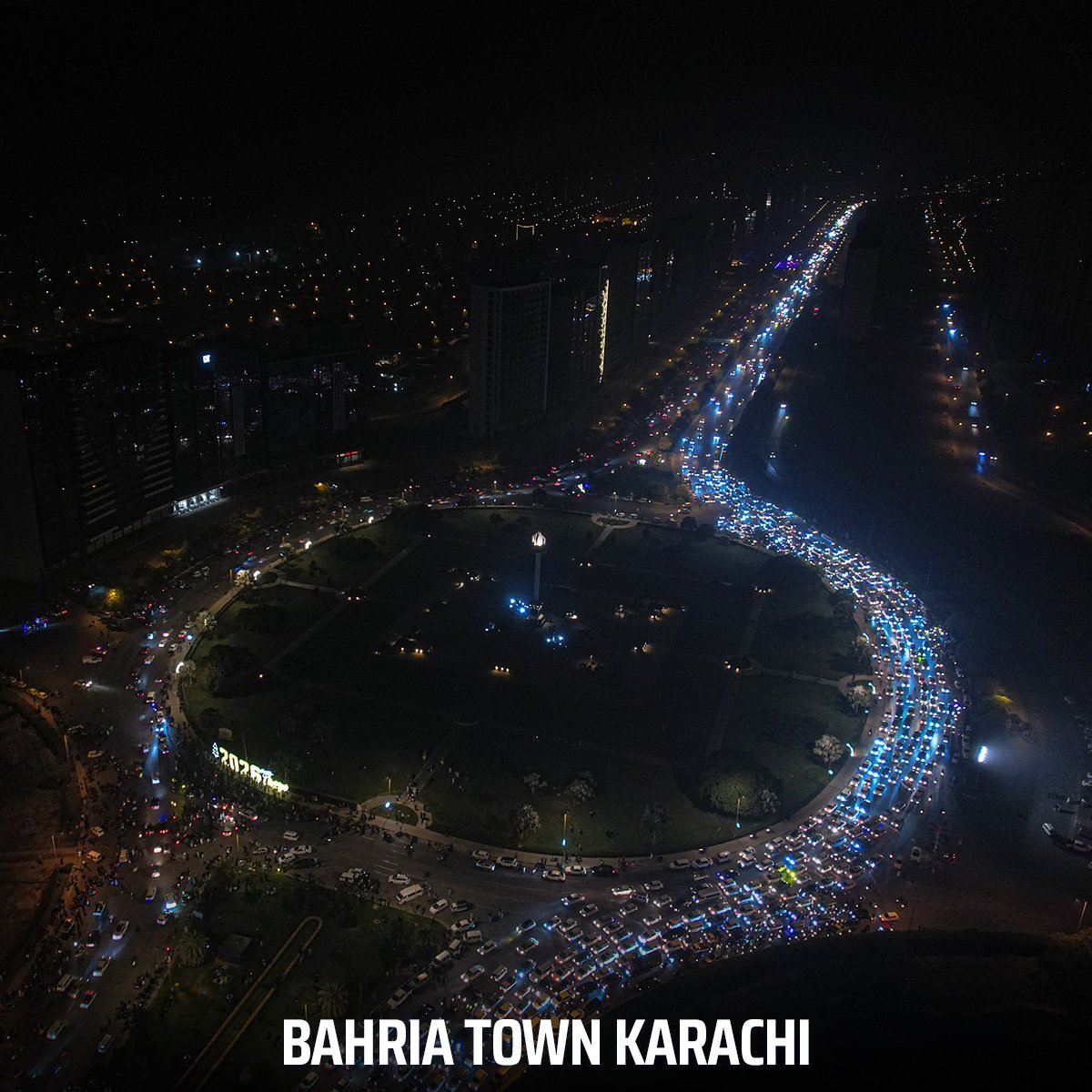 BahriaTownOffic's tweet image. Lights, laughs, and New Year vibes!
New Year’s Eve magic at Bahria Town Karachi.
Thank you, Karachi, for the memories and love. 

#NewYearEve #NewYear2026 #NewYearCelebrations #BahriaTown #Karachi #BahriaTownKarachi