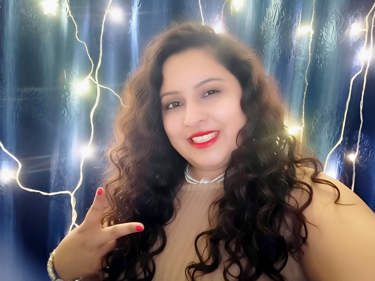 Poojams24's tweet photo. Leave the past behind and embrace the glowing future. 
Happy New Year 😍❤️

#poojams #pooja #newyear2026 #HappyNewYear2026 https://t.co/xCb9CF4Pb5
