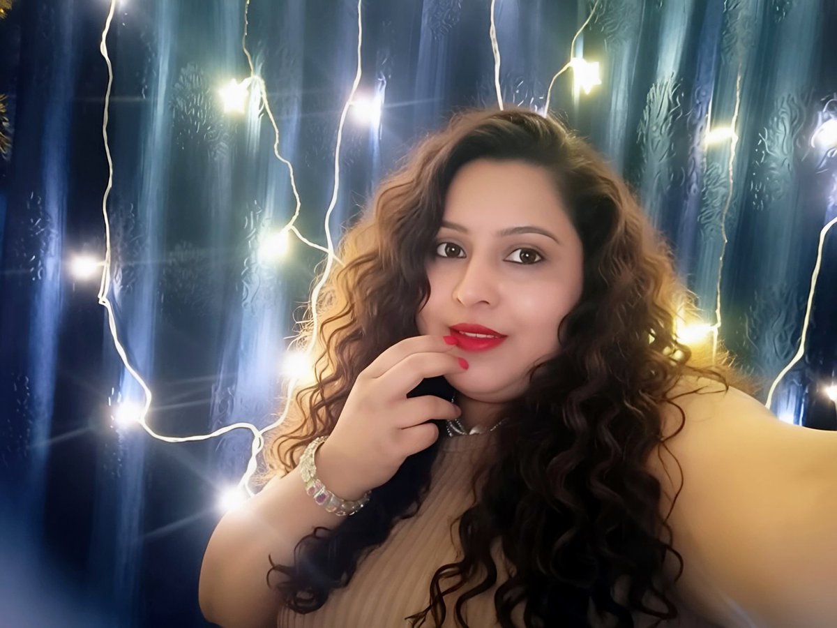 Poojams24's tweet photo. Leave the past behind and embrace the glowing future. 
Happy New Year 😍❤️

#poojams #pooja #newyear2026 #HappyNewYear2026 https://t.co/xCb9CF4Pb5
