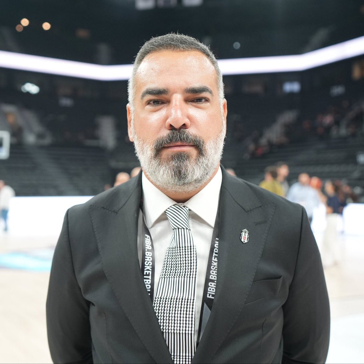 TekYolFener's tweet image. Beşiktaş Basketbol Şube Sorumlusu Özkan Arseven: "Fenerbahçe, EuroLeague seviyesinde bir ekip ama bizim için herhangi bir takımdan farkı yok. Fenerbahçe derbisi gözümüzde büyüttüğümüz bir maç değil. Bizim için sıradan bir maç. Hem kağıt üzerinde hem de sahada güçlü olan taraf…