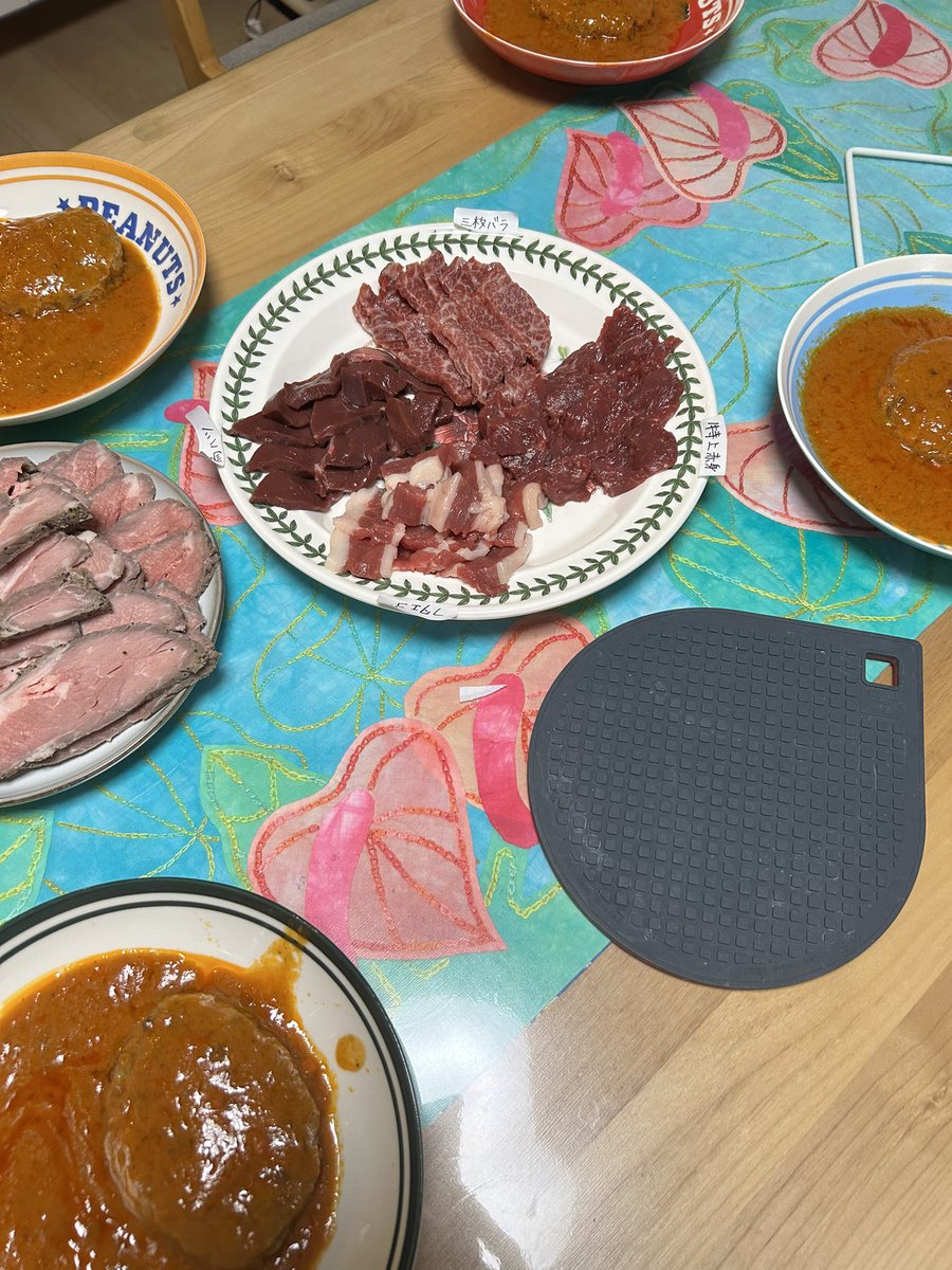 新年の夕食は馬刺しとハンバーグの一乃家コース。
#一乃家