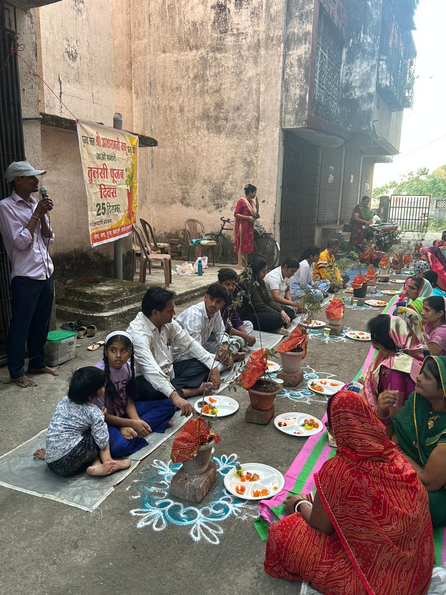 AsaramjiAshram's tweet photo. 31-12-2025, संत श्री आशारामजी आश्रम ट्रस्ट दिल्ली की शाखा बोईसर द्वारा पूरे जिले में तुलसी पूजन कार्यक्रम आयोजित किया गया। कार्यक्रम के अंतर्गत विभिन्न स्थानों पर तुलसी पूजन किया गया https://t.co/QrjlzhlLaK