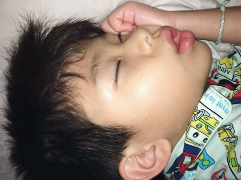 memothai_'s tweet image. คร่อก