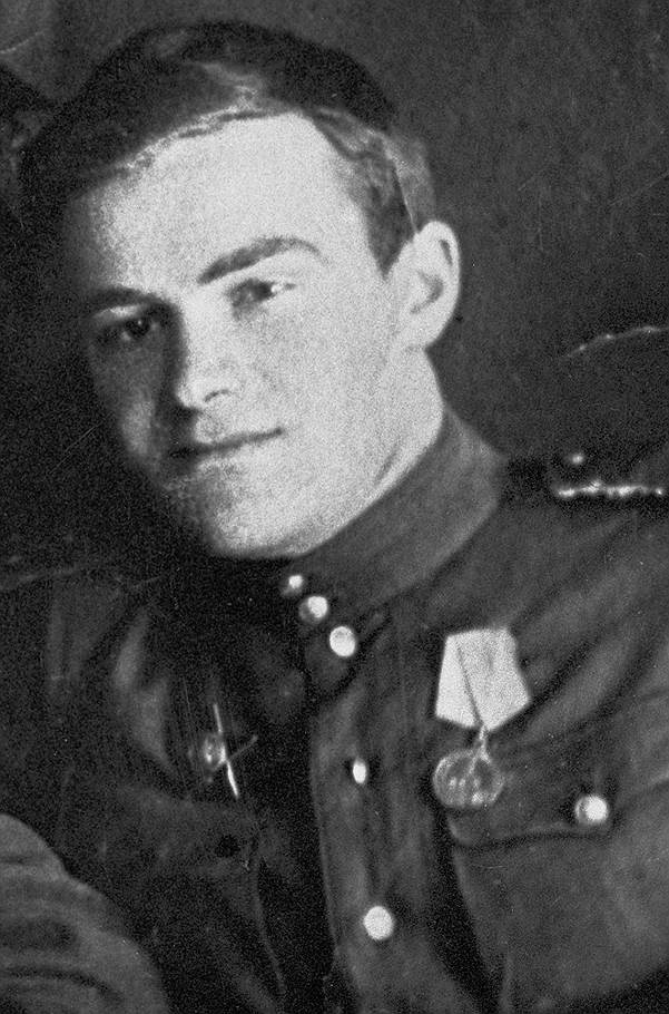 «Молчание — самая удобная форма лжи. Оно умеет ладить с совестью, оно оставляет лукавое право хранить собственное мнение и, возможно, когда-то сказать его» Даниил Гранин (1919—2017), писатель.