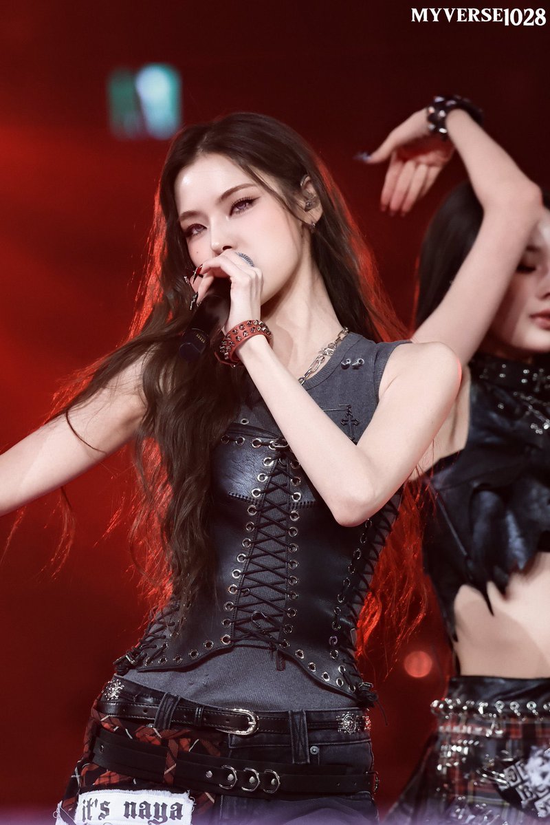 justmymai's tweet image. 🐚🪞🦢🤍🪽                  ⛓️🖇️🍷🥀🖤