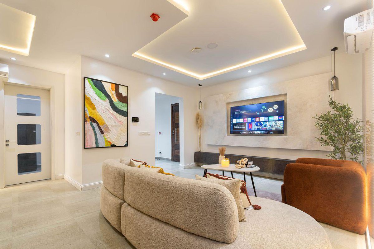 Greathomes247's tweet photo. Book this cozy and cute 🥰 2 bedroom apartment {3rd floor}
*With a pool facing the *sea 🌊
*PS5.
*Cinema ( general )
Location: 7 Admiralty road, Lekki phase 1
Please send in your booking
#ShortletinLagos #ShortletinNigeria #ShortletinLekki #ShortletApartment https://t.co/sPMBzU2KWc