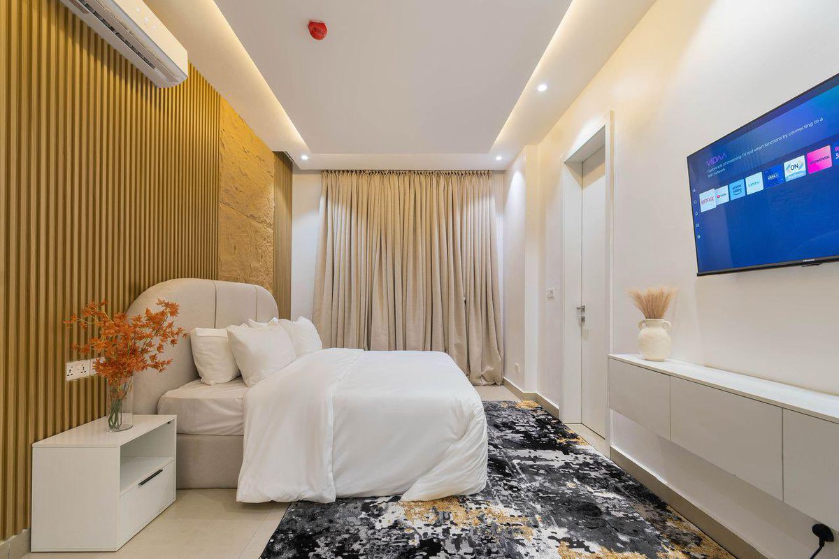 Greathomes247's tweet photo. Book this cozy and cute 🥰 2 bedroom apartment {3rd floor}
*With a pool facing the *sea 🌊
*PS5.
*Cinema ( general )
Location: 7 Admiralty road, Lekki phase 1
Please send in your booking
#ShortletinLagos #ShortletinNigeria #ShortletinLekki #ShortletApartment https://t.co/sPMBzU2KWc