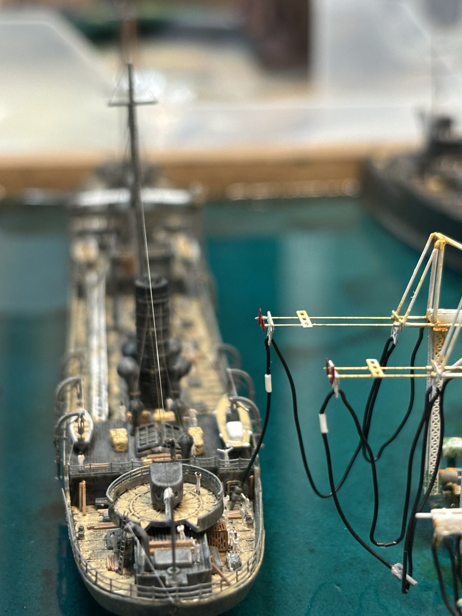 ジオラマ進捗

実は年内に硬化は完了してまして
ストラクチャや船を乗せて遊んでました
やりたかった事、見せたかった事が叶って一安心です
今後は固着と自由に動かせるものを選別していきレジン投入後でないと出来なかった工程が続く予定です

#diorama
#港湾ジオラマ
#レジン
#700スケモ
#艦船模型