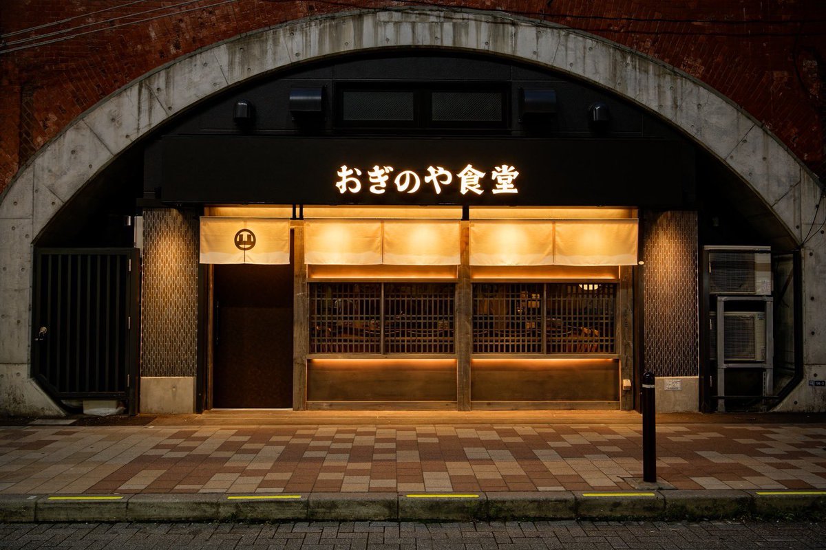 GatheringDesign's tweet photo. 【空間デザインを通して、心が動く瞬間と文化をつくる】

飲食店・リノベ・商業施設・オフィスなど、
全国で空間設計と現場伴走をしています。

「図面と現場のズレ」
「ブランドの世界観をどう空間にするか」
「初出店の不安」
「収支が読めない」

そんな悩みに向き合い、
職人と一緒に汗をかきながら現場で解決するデザイナーです。

⸻

図面 × 現場 × ブランディング × 3DCG × 経営視点
この5軸をベースに、売上につながる空間を設計しています。

⸻

拠点：関東・北海道／全国対応可
現場の気づき、思考整理、習慣化の工夫などを発信します
📩 仕事の相談・DMお気軽にどうぞ！

「かっこいい」より、「心が動く」空間を。
GATHERING Co.,Ltd 

⸻

#インテリアデザイン #空間デザイン #現場のリアル #経営とデザイン
#店舗設計 #リノベーション #施工伴走型デザイナー