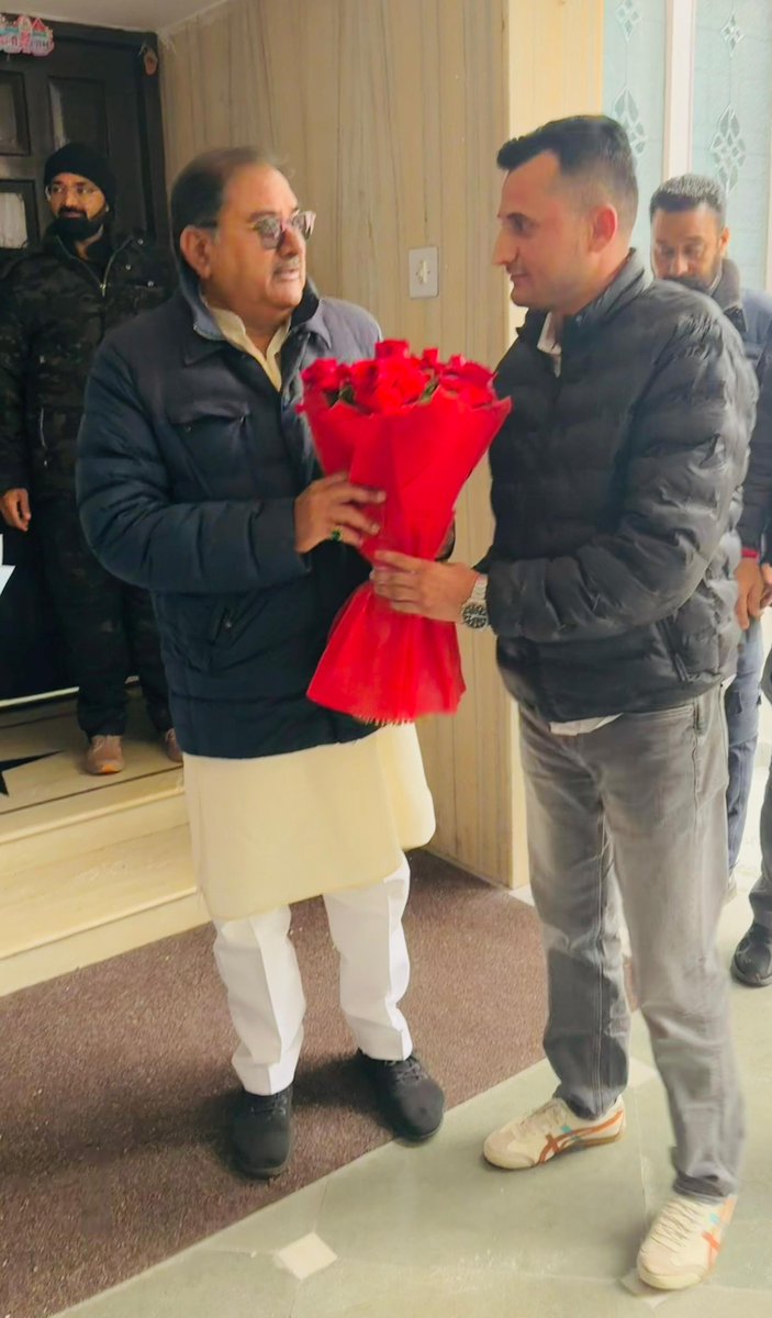 NeerajBuradehar's tweet photo. नव वर्ष के शुभ अवसर पर गुरु जी चौधरी अभय सिंह चौटाला जी से चंडीगढ़ उनके आवास पर मुलाकात की ओर आशीर्वाद लिया ओर नव वर्ष की बधाई एवं शुभकामनाएं दी..!!❤️🙏
@AbhaySChautala https://t.co/7iBbRbwZqN