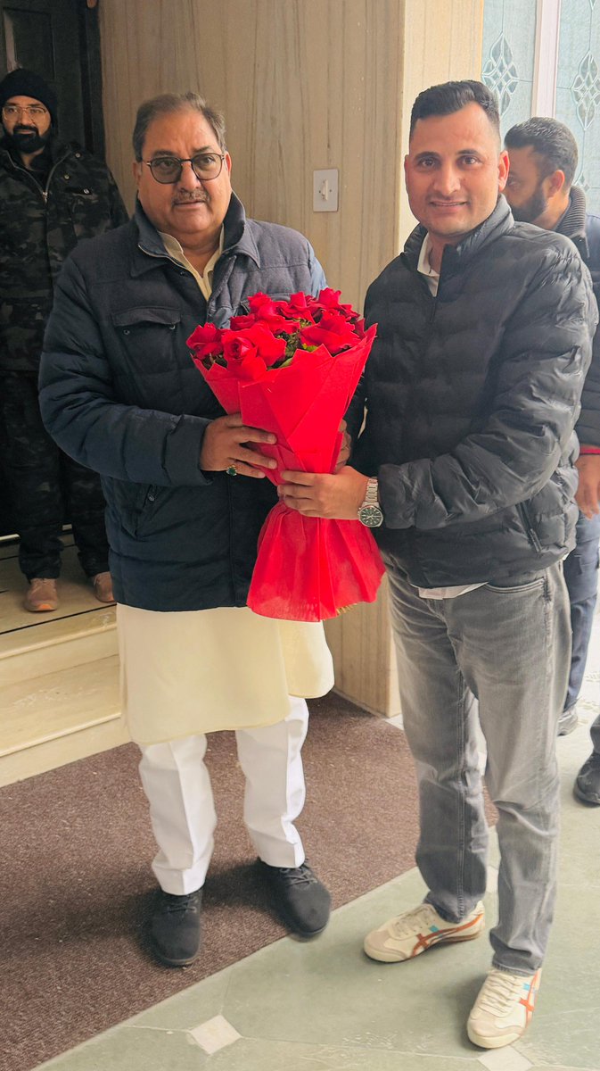 NeerajBuradehar's tweet photo. नव वर्ष के शुभ अवसर पर गुरु जी चौधरी अभय सिंह चौटाला जी से चंडीगढ़ उनके आवास पर मुलाकात की ओर आशीर्वाद लिया ओर नव वर्ष की बधाई एवं शुभकामनाएं दी..!!❤️🙏
@AbhaySChautala https://t.co/7iBbRbwZqN