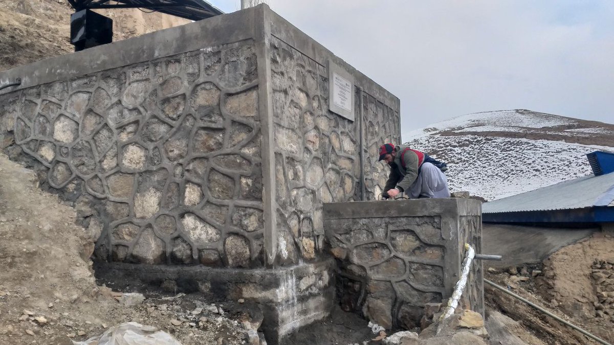 AfghanistanNDMA's tweet image. د بدخشان ولایت په تشکاني ولسوالۍ کې دوه د څښلو وړ اوبو پروژې ګټې اخیستنې ته وسپارې

له پېښو سره د مبارزې آمادګۍ ملي ادارې او د #ACTED مؤسسې ترمنځ د لاسلیک شوي هوکړه لیک له مخې، چې د پروژې تمویل کوونکي یې #AHF دی، د #بدخشان ولایت له پېښو سره د مبارزې آمادګۍ ریاست د یادې مؤسسې په