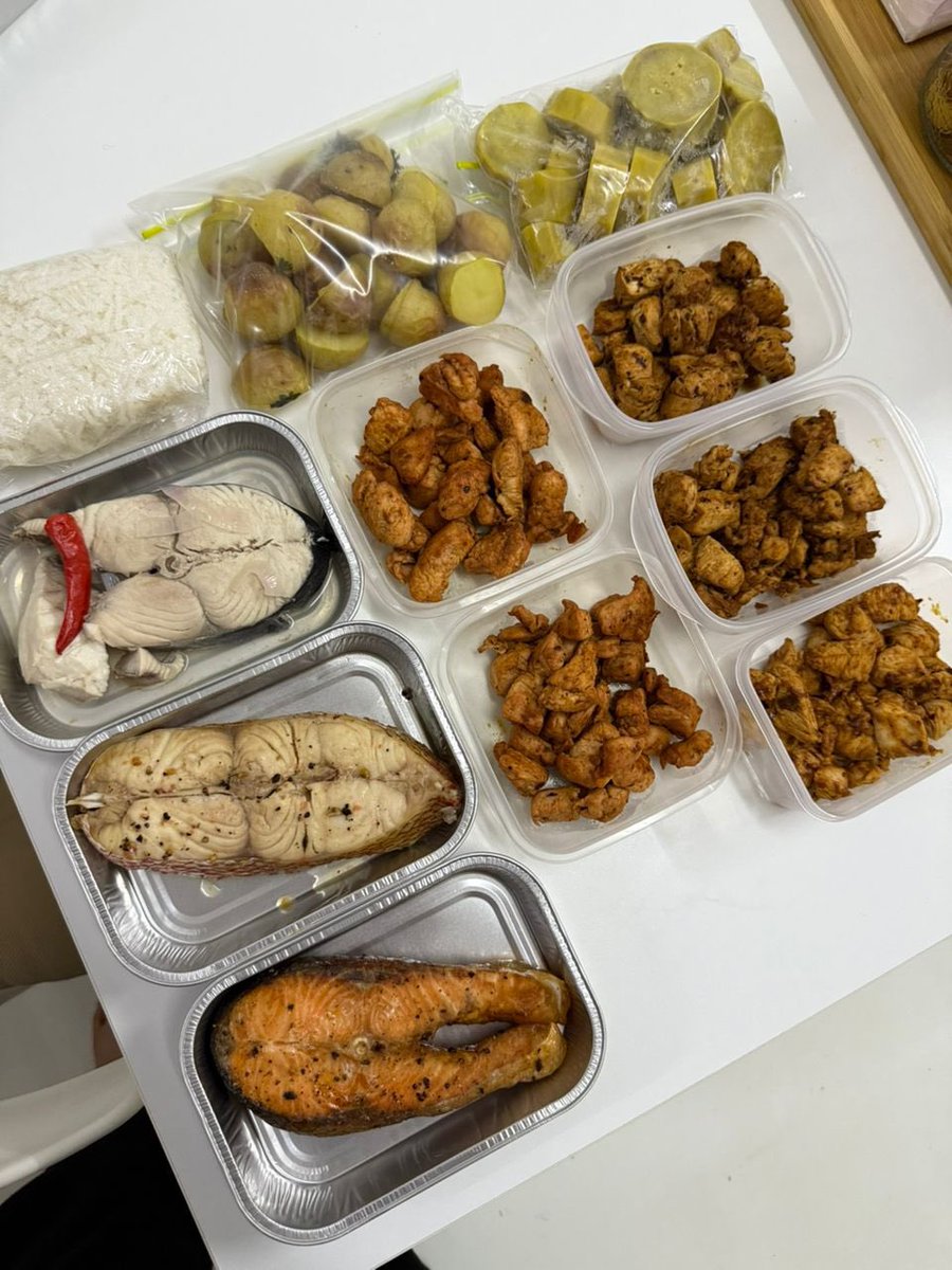 2025 tahun aku bereksperimen ambil 99.99% solid food

Protein powder pun baru beli 1 balang je tahan sampai 7 bulan untuk minum kalau tak sempat nak makan solid food.

Bila trust the process, insyaAllah bole dapat result.￼

Siap badan 2025. Alhamdulillah tak sembang

✅Body