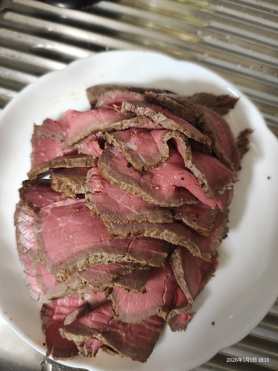 drumcaps's tweet image. 正月もクリスマスも一緒です。ローストビーフを作るための日です