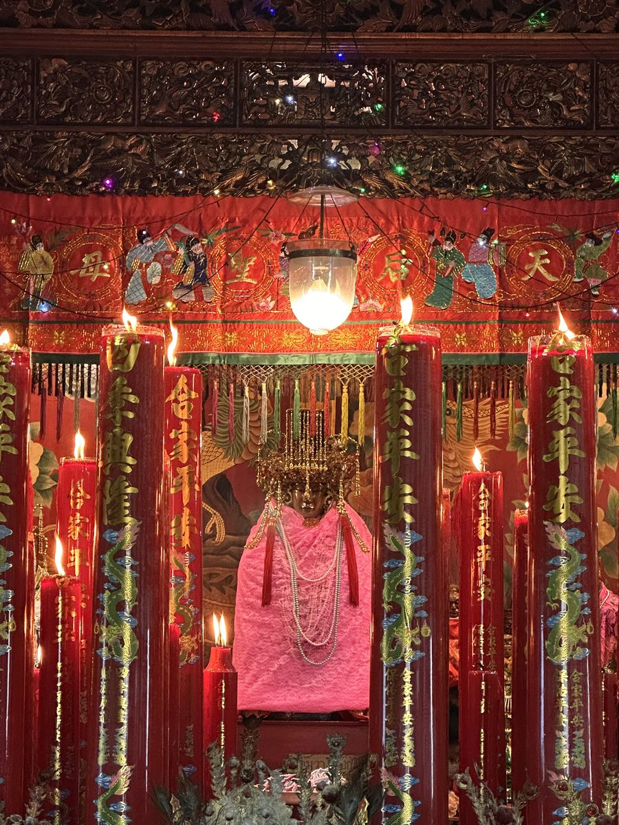 jenrob_jen's tweet image. 04 อาม่า เจ้าแม่ทับทิมสะพานเหลือง ฬ 

ความใจดีของอาม่าประจักษ์อยู่แล้ว เข้าไปไหว้เหมือนลูกเหมือนหลาน ชอบเวลาที่เตือนกันเบาๆ ไม่รุนแรง และเปิดรับเสมอ 

#มูกับเจนรบ