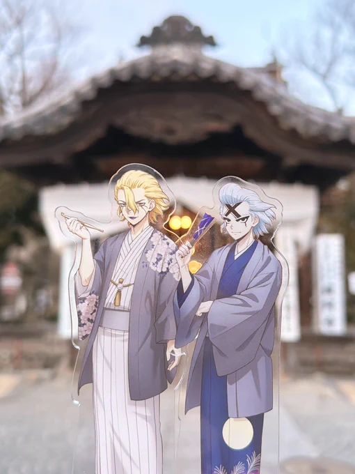 ジャパンの文化に付き合ってもらいました 正月にこの着物は無理あるネ 成人式みたいなもふもふを首に巻いてる袴のスタゼノのプラスチックが欲しい