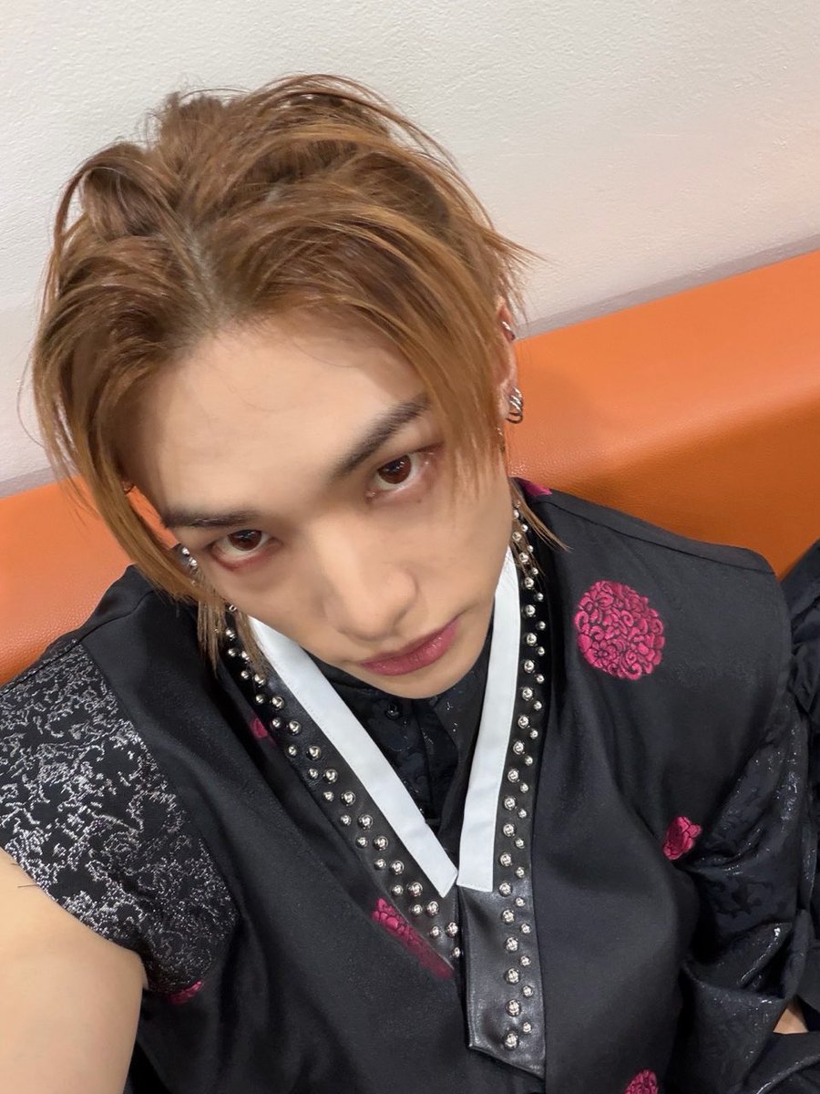 spearhyunnie's tweet image. hyunjin sent pics on 💭 "me yesterday"