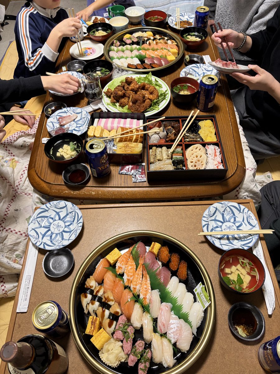 3家族合同計9名の新年会始まり〜🎍🍻🍶🍣 5年寝かせてた山崎を開封✨🥃