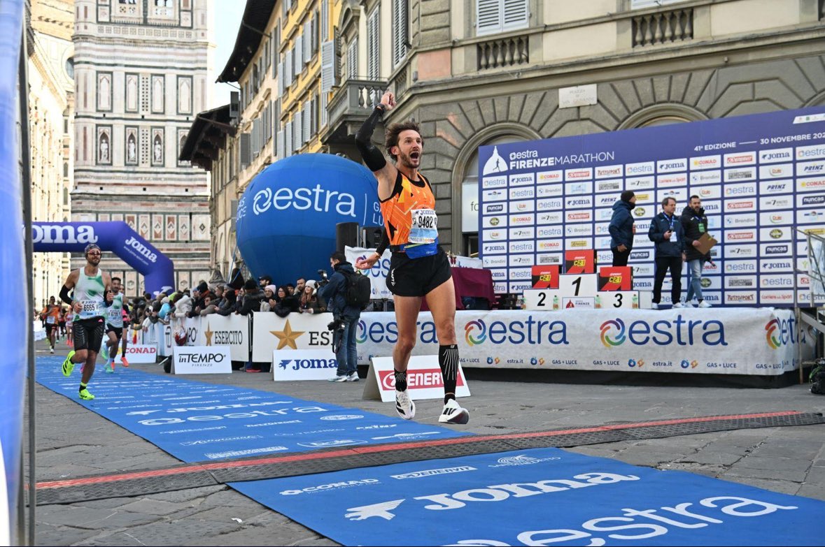 È tua la strada, affrontala. 

In molti cammineranno con te, facci caso, apprezza ogni momento, consapevole che nessuno potrà farlo al tuo posto. 

La gioia è qui, non nelle cose, ma nelle persone.

Il 2025 in un fermo immagine? 
Firenze: chiusa in 2h55m5s