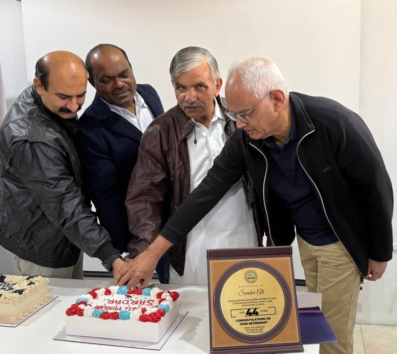 اليوم نودّع موظفاً ترك أثراً واضحاً خلال 44 عاماً من الالتزام والعمل المتواصل.
لم تكن مجرد سنوات عمل، بل مسيرة مهنية اتسمت بالمسؤولية، والحرص، والعطاء المستمر.
نعبّر عن خالص شكرنا وتقديرنا لكل ما قدّمه طوال هذه الرحلة، ونتمنى له مرحلة قادمة مليئة بالراحة والطمأنينة.

#NCMS #تقاعد