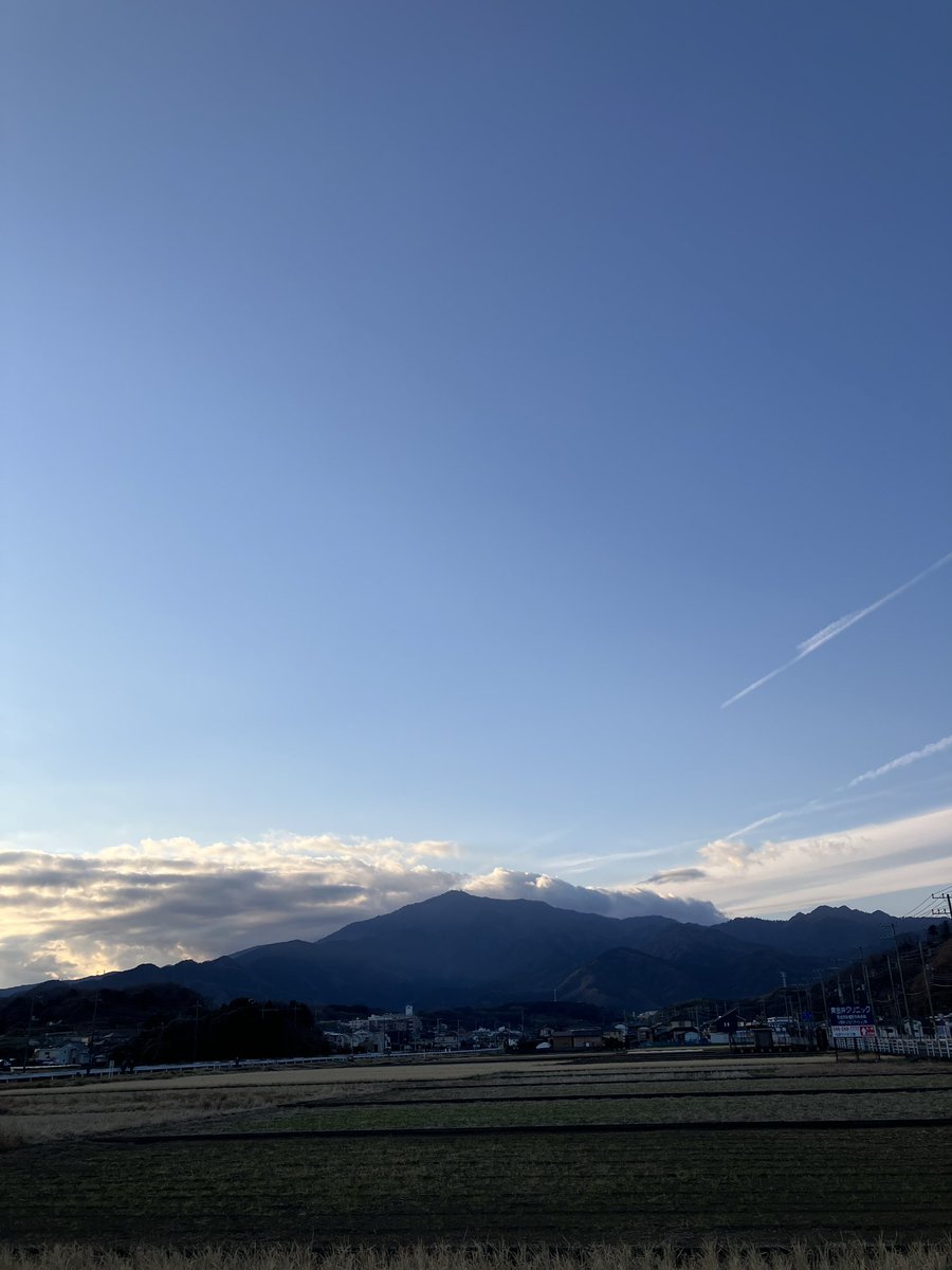 2026年、明けましておめでとうございます。今年もどうぞよろしくお願いいたします。
元旦から原稿書きに追われています。キーワードは「言語生活」。1950年代の論文を読みながら、当時の研究状況を追体験しています。
今年がみなさまにとってよい一年になりますように。(^^)