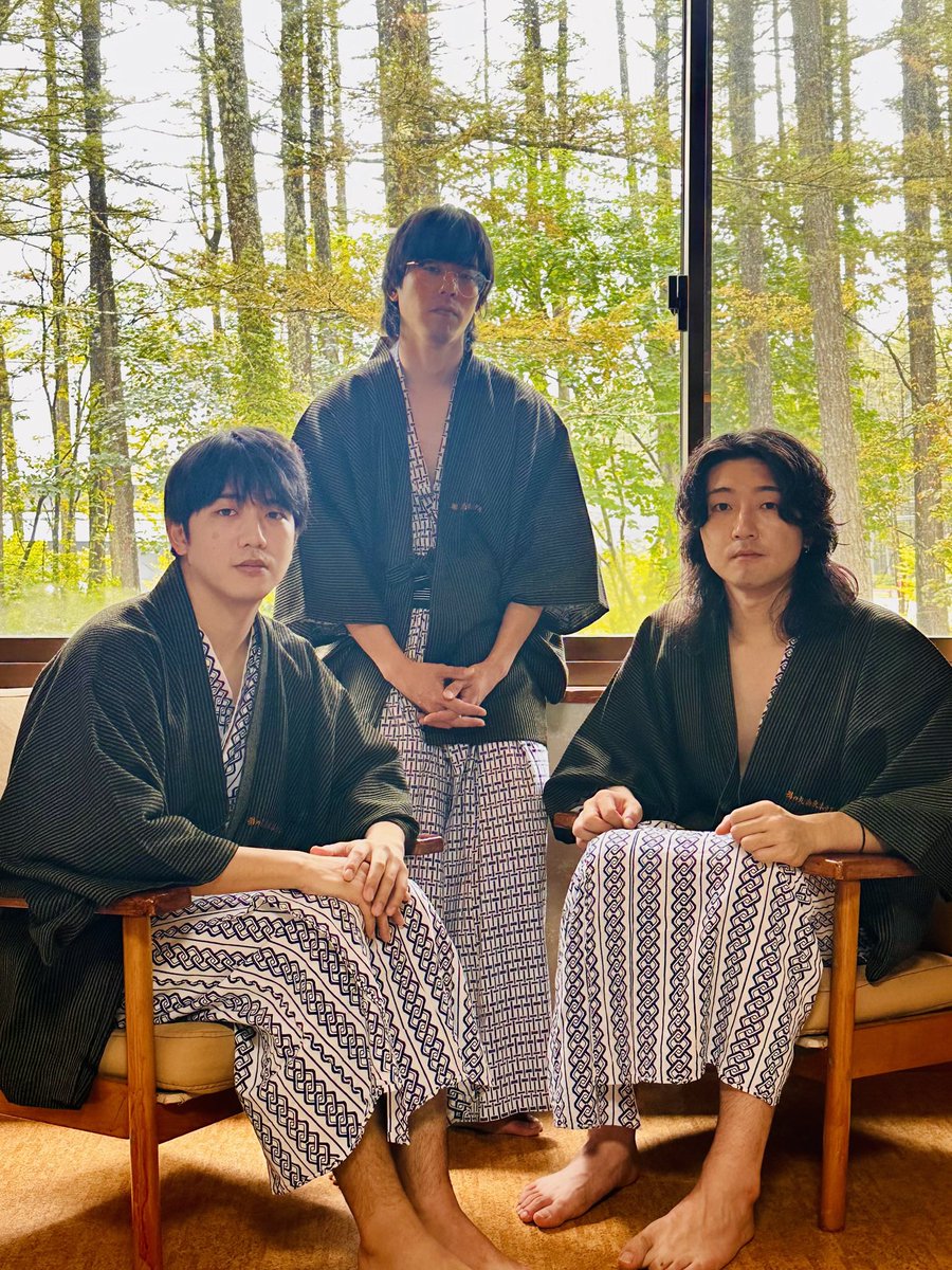 あけましておめでとうございます🎍

2025年は夏に活動休止から復活し、
アルバムのリリースやワンマンを開催したりすることができました。

そして、過去最高にOKOJOの曲を聴いていただいた年にもなりました。

2026年はさらに飛躍できるよう頑張ります。
今年もよろしくお願いします🐎