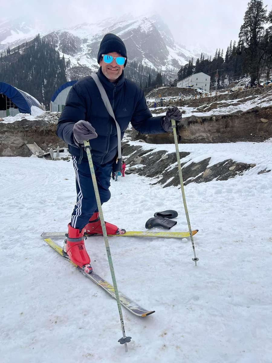 वरिष्ठ पत्रकार बड़े भाई <a href="/dineshdangi84/">Dinesh Dangi</a>  जी के जन्मदिवस की हार्दिक शुभकामनाएँ ।।