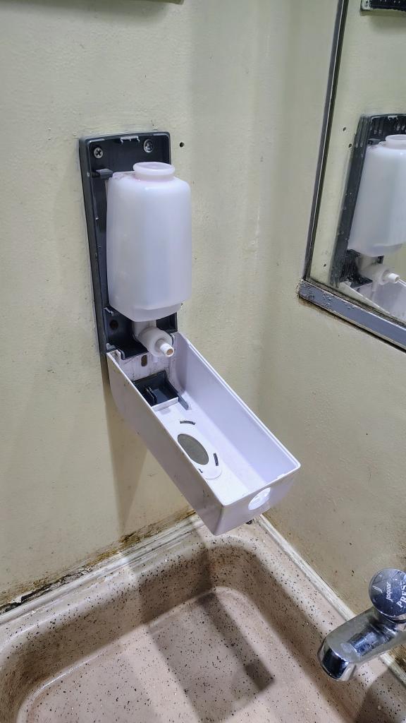 CebushJose's tweet photo. @RailMinIndia @Central_Railway 
No handwash in vande Bharat 20704.  New year journey should have a safe and better start https://t.co/VQLnfPRuMg