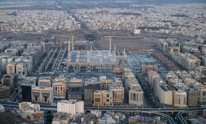 khalilalbalush1's tweet image. بعد غيابٍ طويل، تشرفت بزيارة المدينة المنورة ❤️
انبهرت بما شاهدته من تطور كبير في المرافق والبنية التحتية، ومستوى راقٍ من الخدمات المقدمة لزوار طيبة الطيبة، بما يعكس حرصاً واضحاً على راحة الزائر وسهولة تنقله.
المدينة ليست مكاناً عادياً؛ ففي كل زاويةٍ منها، وكل حجر، ارتباطٌ عميق…