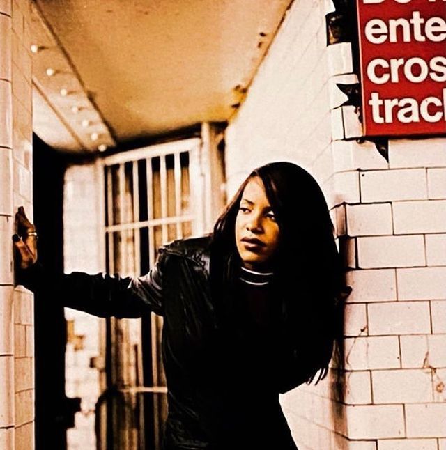 Aaliyah_Fanatic's tweet image. The subway station aesthetic of the one in a million era.
