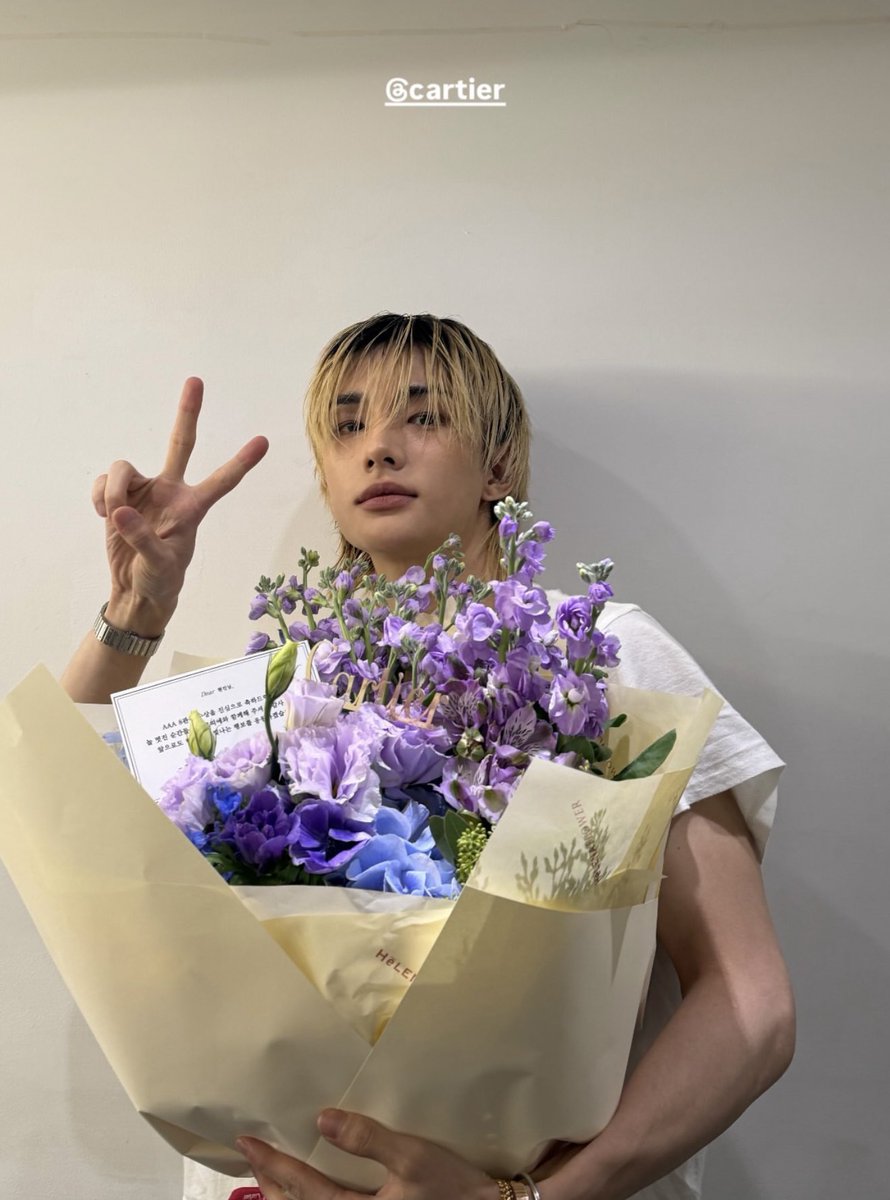 revehwangs's tweet photo. 💐🌼🌹🌸🌷🌺🌻 https://t.co/axKFwDlgpq