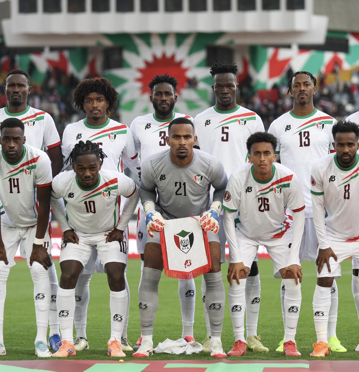 Footballtweet's tweet image. 🚨 𝗥𝗘𝗖𝗢𝗥𝗗: Sudan have become the 𝗙𝗜𝗥𝗦𝗧 𝗧𝗘𝗔𝗠 𝗜𝗡 𝗛𝗜𝗦𝗧𝗢𝗥𝗬 to qualify for the AFCON Round of 16 without scoring a single goal. 🤯❌🇸🇩

Their only goal came from an… own goal. 😭