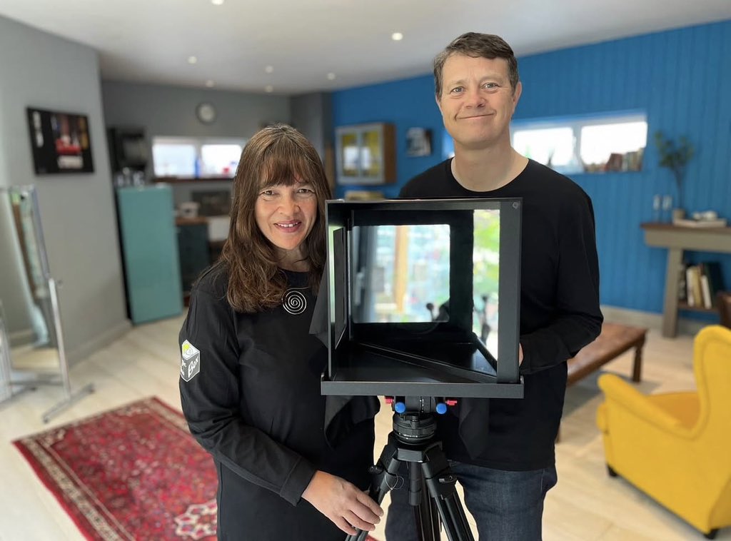 magicvideobox's tweet image. Wishing everyone a Happy New Year! May 2026 be a fantastic one!🪄✨📦

#magicvideobox #interviewfilming #eyecontactfilming #cameratech #filmproducers