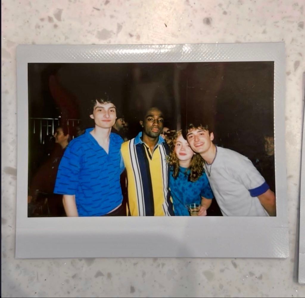 StrangerNews11's tweet image. OVER AND OUT #StrangerThings5