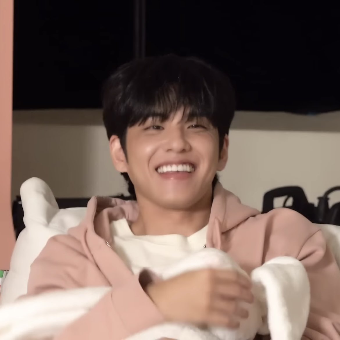 하 너무 귀엽다고 진짜....사람이 어떻게 말랑