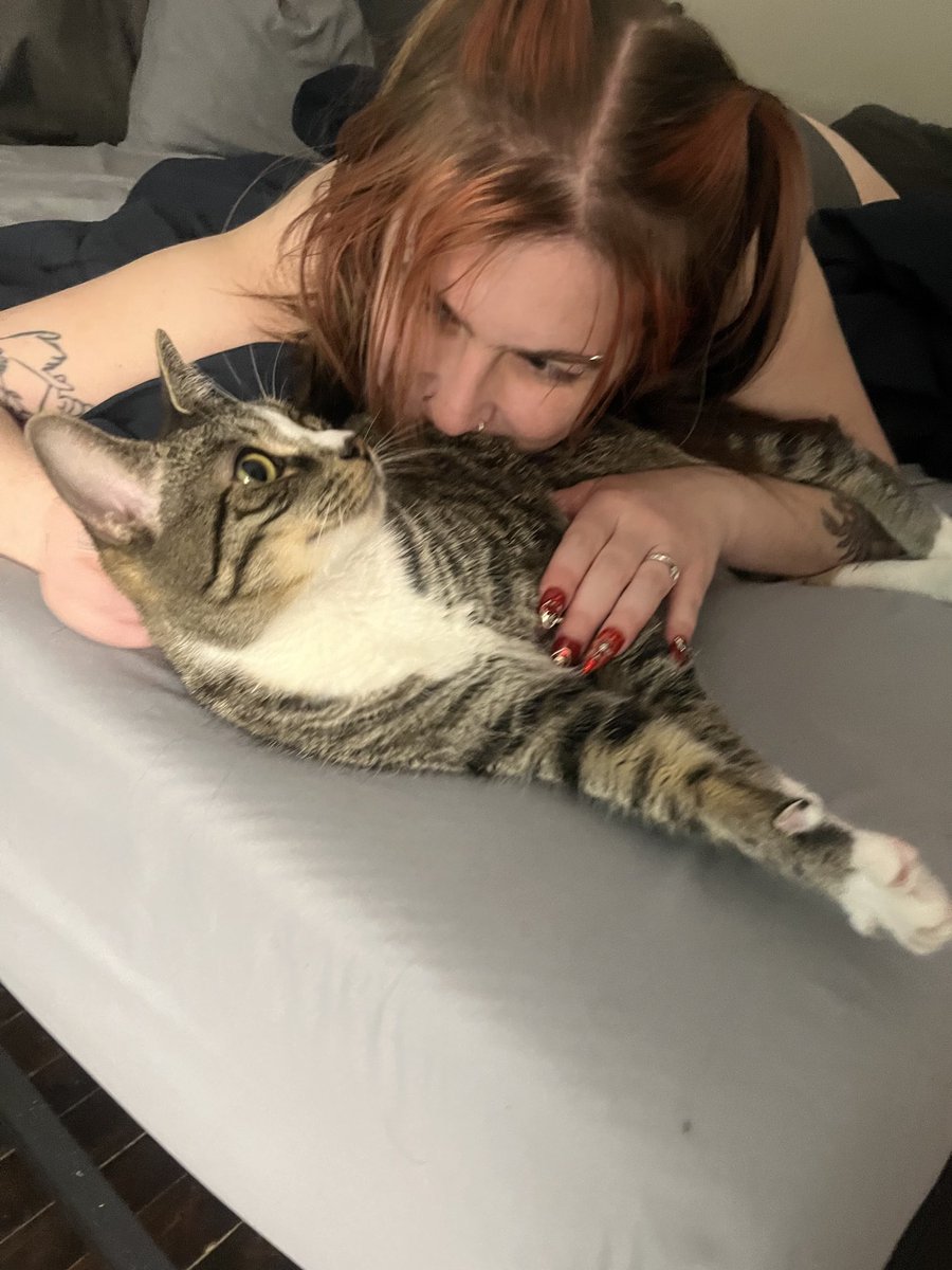 JWalkerWhite's tweet photo. My new roommates are the best https://t.co/I9YUgCQ9RR