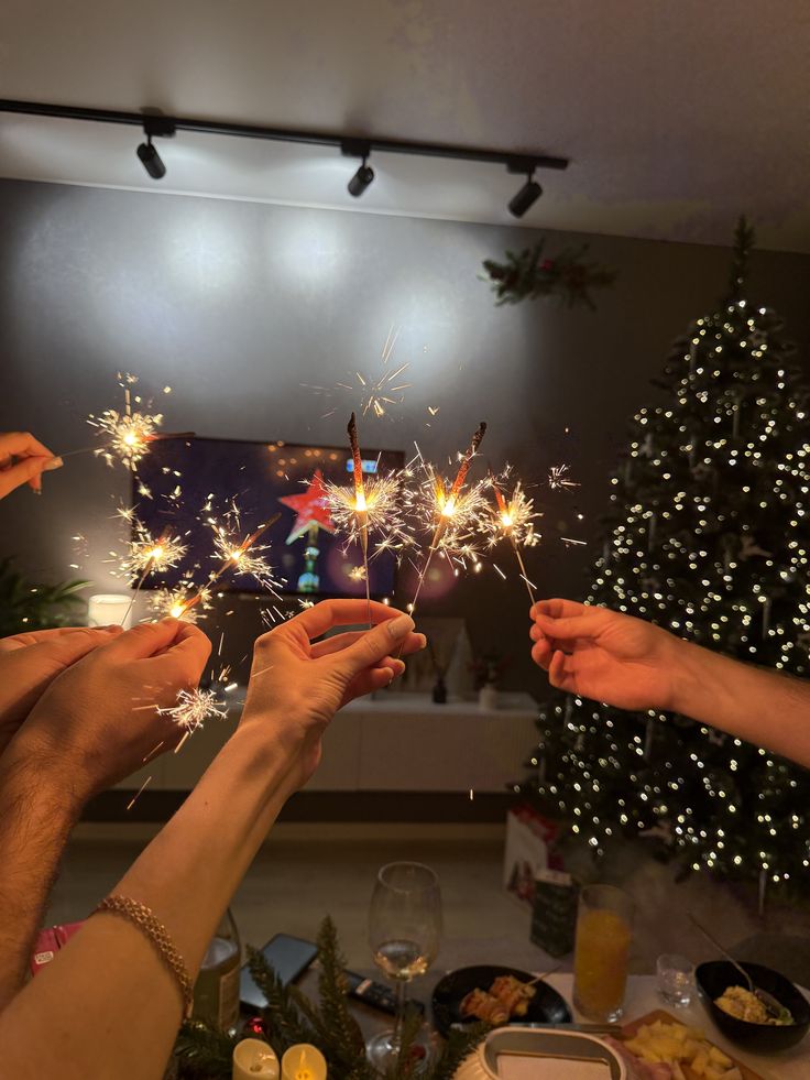 ceelune_'s tweet photo. HAPPY 2🍩26🎆🎈 https://t.co/IajI2aipEa