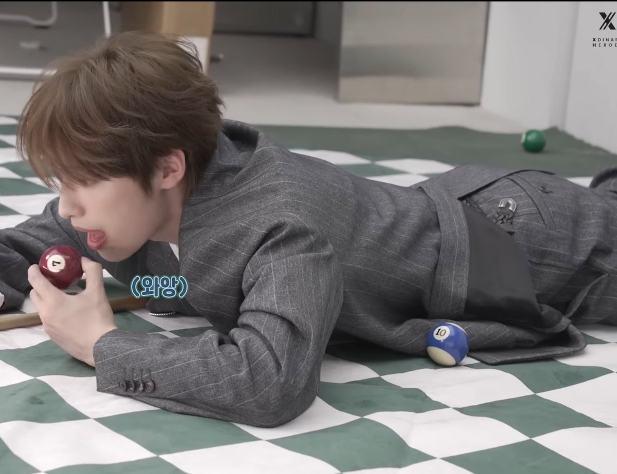 jiseokini's tweet photo. new years resolution #eatdatass https://t.co/nQLRO6WsRq
