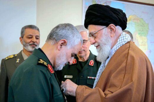 حاج قاسم به ما یاد داد استقلال، ارزان به دست نمی‌آید.
#ایرانمرد
#مالک_اشتر_علی