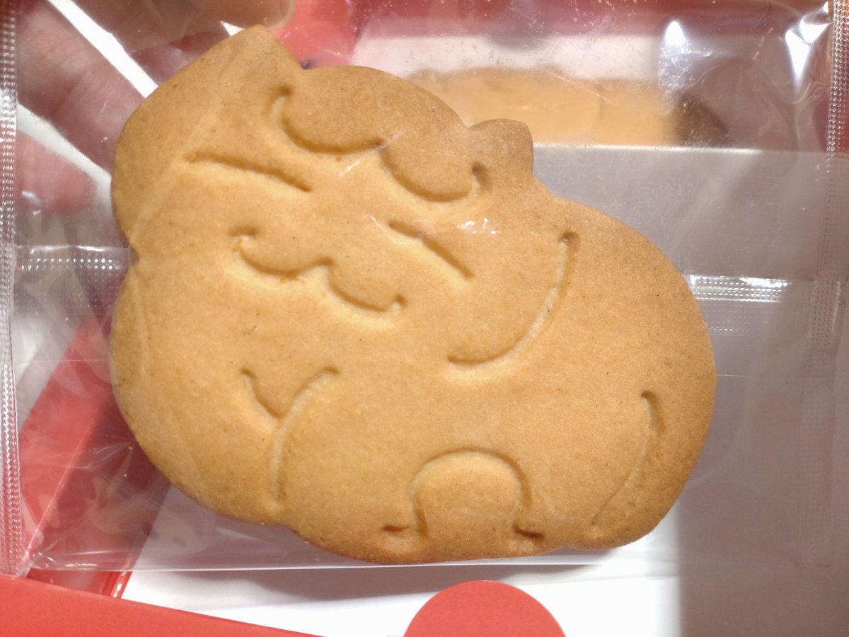 momidifumiwake's tweet image. 昨日お会いできたフォロワッサンに配ったお菓子🥰
可愛いうえに金谷ホテルベーカリー製だぞい
可愛いうえに審神者的にアッてなったので買いました🤭
しかし改めて見たらお顔があたしンちのユズヒコすぎる🤣