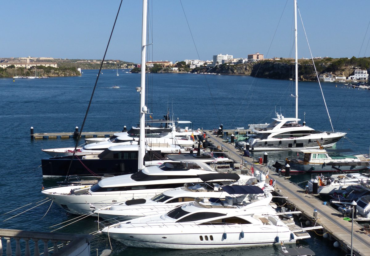Enero se abre paso con tiempo en calma y la mar serena en Marina Port Mahón. ¡Feliz año nuevo!

January unfolds with calm weather and a serene sea at Marina Port Mahón. Happy new year!

#marinaportmahon #mahon #menorca #beautyisland #sailinglife #berthwithus