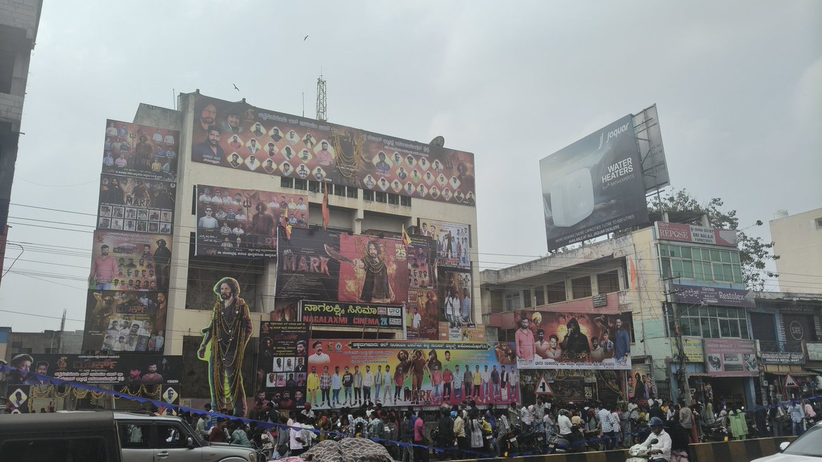 CKM_KSSS_'s tweet photo. HouseFull Show #MARK In Chikkamagaluru 🔥💥 
ಕಿಚ್ಚನ ಅಡ್ಡ ಚಿಕ್ಕಮಗಳೂರು 🔥 
#MarkTheFilm #KicchaSudeep #KicchaBOSS https://t.co/uKstpJFNd6