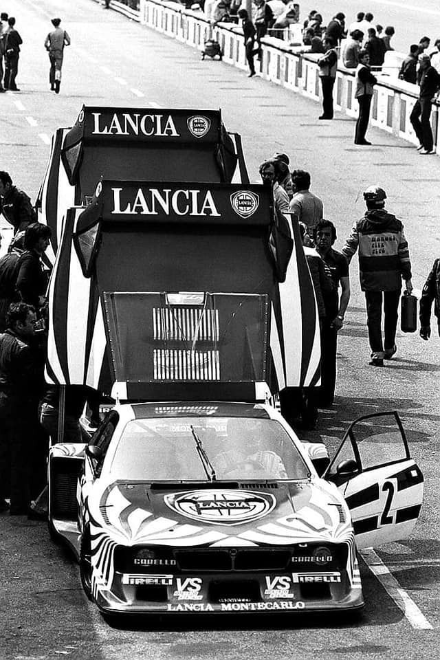 Retromania4ever's tweet image. 🟩⬜🟥 #Lancia Beta #Montecarlo Turbo in the pit lane during the 1979 #Silverstone 6 Hours race.